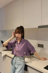 Camisa corta morada vintage con cuello vuelto